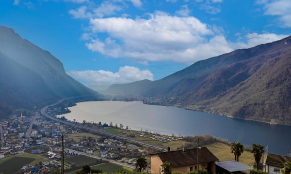 BELLISSIMO E AMPIO 2.5 VISTA LAGO CON TERRAZZA A ROVIO 9
