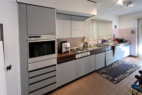 GRANDE VILLA 6.5 CON STUPENDA VISTA LAGO E PISCINA A BISSONE 6
