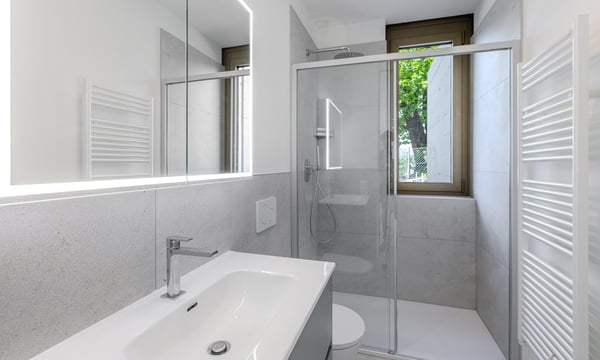 STUPENDO E MODERNO 2.5 CON GIARDINO E VISTA LAGO A BISSONE 7