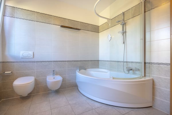 AMPIA VILLA 5.5 CON GIARDINO E VISTA LAGO IN COLLINA D'ORO 7