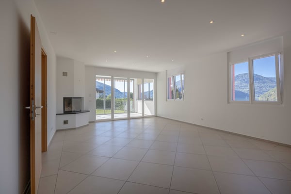 AMPIA VILLA 5.5 CON GIARDINO E VISTA LAGO IN COLLINA D'ORO 4