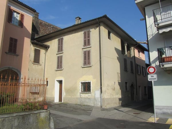 STABILE DA RISTRUTTURARE CON PROGETTO A GENESTRERIO 6