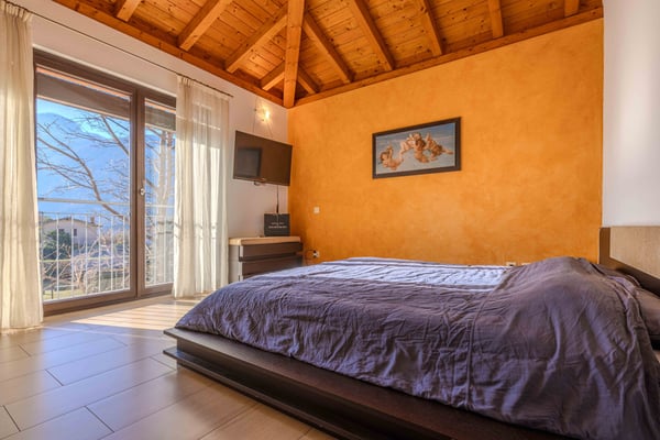 LUMINOSA E ACCOGLIENTE CASA 5.5 CON AMPIO GIARDINO A MELANO 7