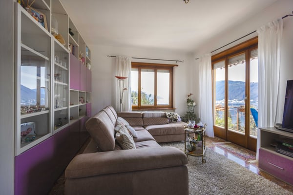 3 LOCALI CON VISTA LAGO MOZZAFIATO A CAMPIONE D'ITALIA 2