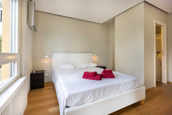 STUPENDO 2.5 LOCALI VISTA LAGO CON GIARDINO A BISSONE 6