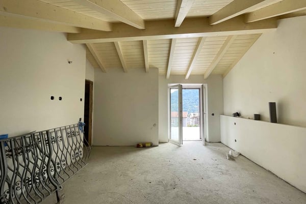 GRANDE CASA 6.5 LOCALI INTERAMENTE RINNOVATA A MIGLIEGLIA 2