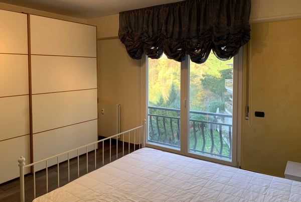GRANDE 3.5 LOCALI CON BALCONE E VISTA LAGO APERTA A CAMPIONE 5