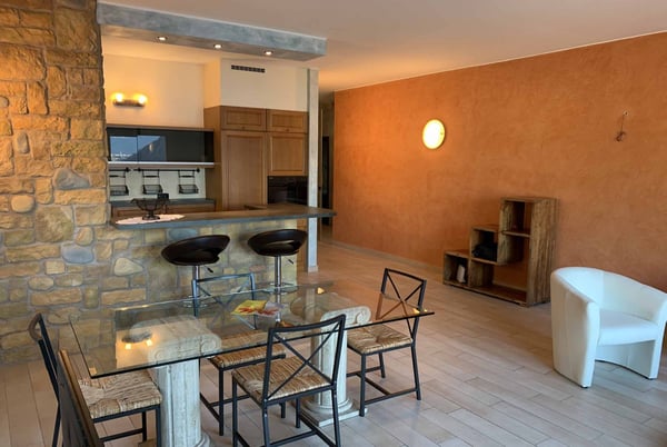 GRANDE 3.5 LOCALI CON BALCONE E VISTA LAGO APERTA A CAMPIONE 1