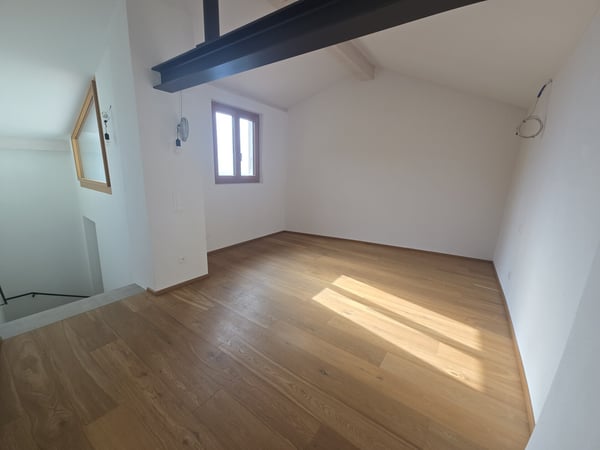 BELLA CASA RISTRUTTURATA 4.5 LOCALI VISTA LAGO A CADEMARIO 9