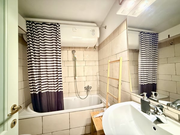 AFFITTASI STUPENDI BILOCALI IN PALAZZO STORICO A MORCOTE 4