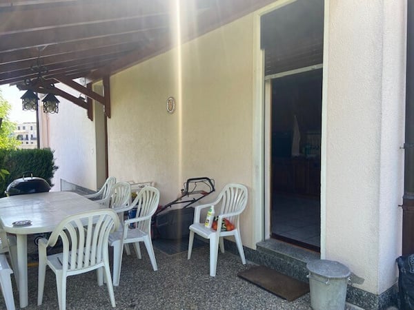 AMPIA CASA GEMELLA DI 7 LOCALI CON GIARDINO A LIGORNETTO 5
