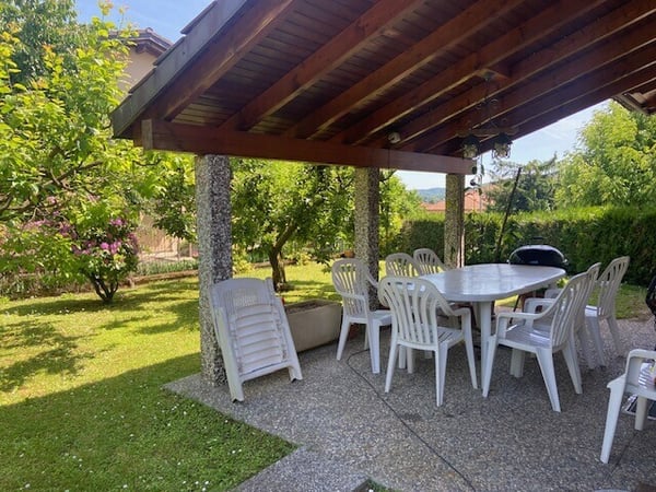 AMPIA CASA GEMELLA DI 7 LOCALI CON GIARDINO A LIGORNETTO 3