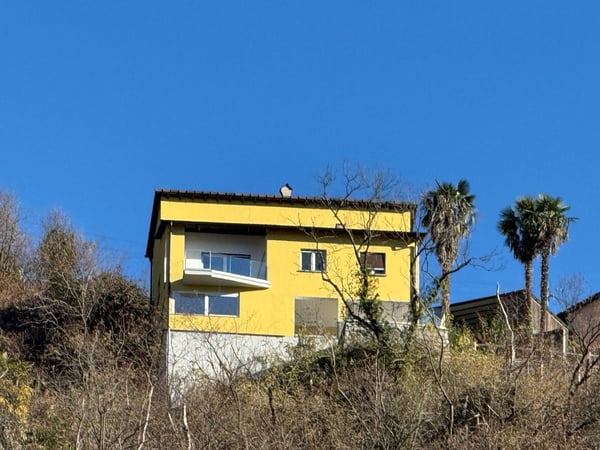 CASA 5.5 LOCALI RINNOVATA CON STUPENDA VISTA LAGO A ROVIO 2