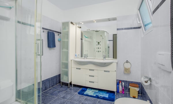 AMPIA E STUPENDA VILLA DI 5.5 LOCALI CON PISCINA A MEZZOVICO 11