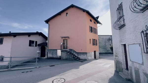 CASA UNIFAMILIARE RISTRUTTURATA DI 5 LOCALI A MIGLIEGLIA 9