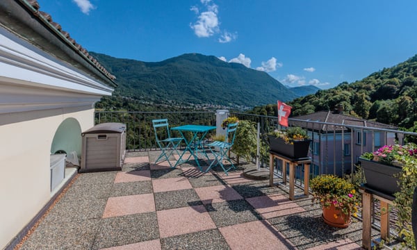 AMPIO 3.5 CON GRANDE TERRAZZA E VISTA APERTA IN CAPRIASCA 2