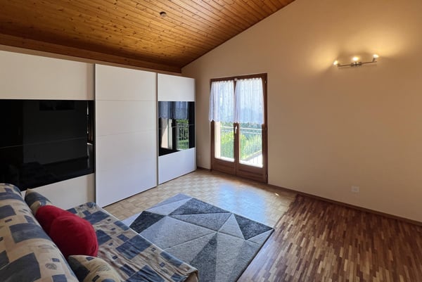 OCCASIONE-CASA 4.5 LOCALI CON GIARDINO E GROTTO A NOVAZZANO 8