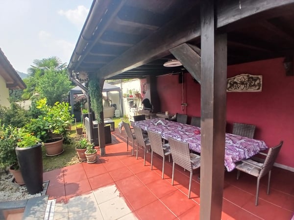 AMPIO 3.5 CON LOCALE HOBBY E GIARDINO PRIVATO A CASLANO 9