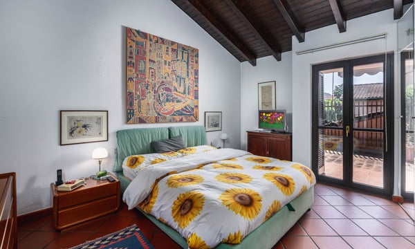 AMPIA ED ESCLUSIVA VILLA 6.5 LOCALI CON PISCINA A COMANO 7