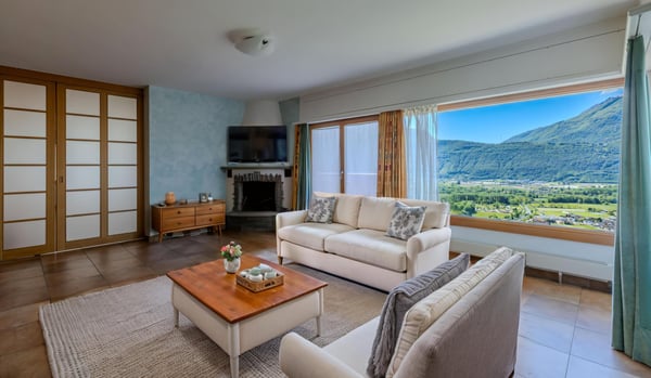 ELEGANTE E AMPIA VILLA VISTA LAGO AD AGARONE - CUGNASCO 5