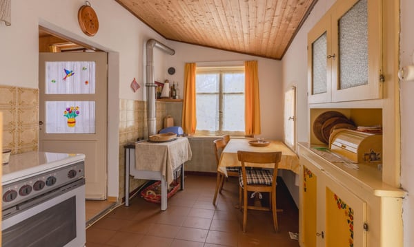 AMPIA E CARATTERISTICA CASCINA CON VISTA APERTA AD ARBEDO 6