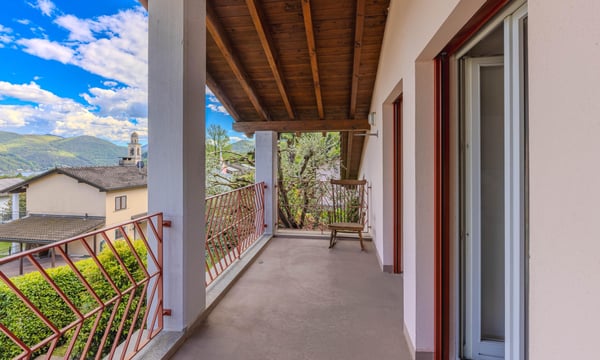 STUPENDA VILLA BIFAMILIARE 8.5 LOCALI CON GIARDINO A PURA 8