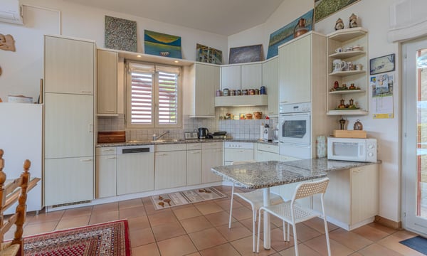 STUPENDA VILLA BIFAMILIARE 8.5 LOCALI CON GIARDINO A PURA 5