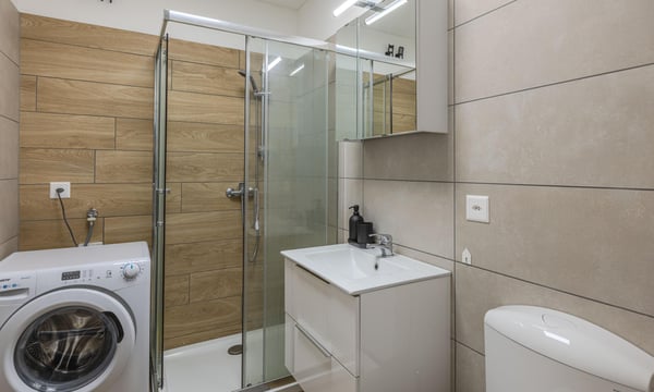 OCCASIONE - AMPIO 3.5 LOCALI CON BALCONE A LUGANO FIGINO 7