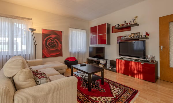 AMPIA E LUMINOSA VILLA DI 10 LOCALI A MORBIO INFERIORE 1