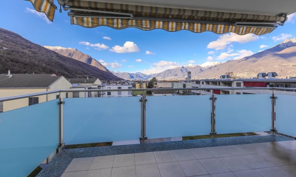 SPAZIOSO ATTICO 5.5 LOCALI CON AMPIA TERRAZZA A CADENAZZO 4