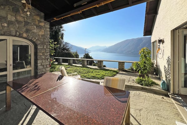 GRANDE VILLA 6.5 CON STUPENDA VISTA LAGO E PISCINA A BISSONE 3