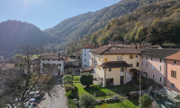 UNITA' DI 2.5 LOCALI IN NUCLEO CON GIARDINO A SIGIRINO 9
