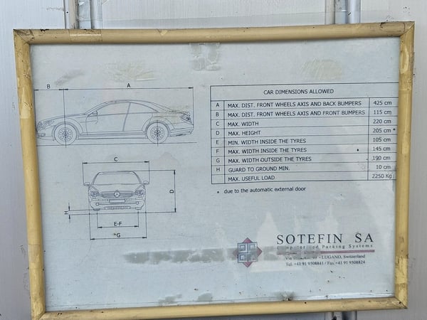 4 COMODI POSTI AUTO IN AUTORIMESSA MECCANIZZATA A MELIDE 3