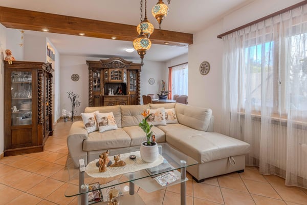 SPAZIOSA VILLA DI 6.5 LOCALI NEL VERDE A BRENO 1