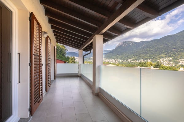 AMPIA VILLA 7.5 LOCALI COME NUOVA VISTA LAGO A CANOBBIO 9