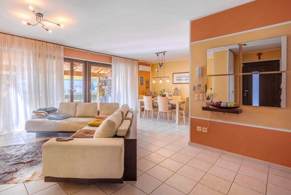 LUMINOSA E ACCOGLIENTE CASA 5.5 CON AMPIO GIARDINO A MELANO 3