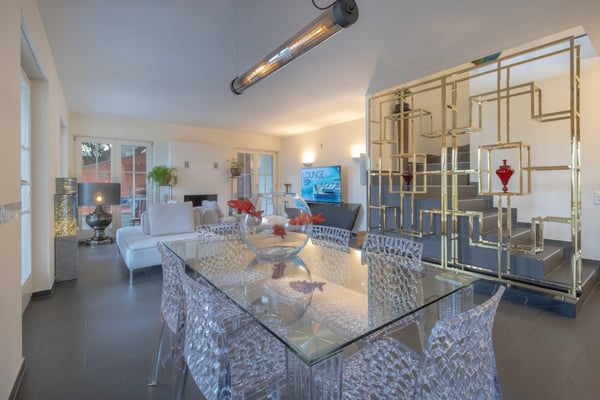 MERAVIGLIOSA VILLA 5.5 CON VISTA LAGO IN COLLINA D'ORO 2