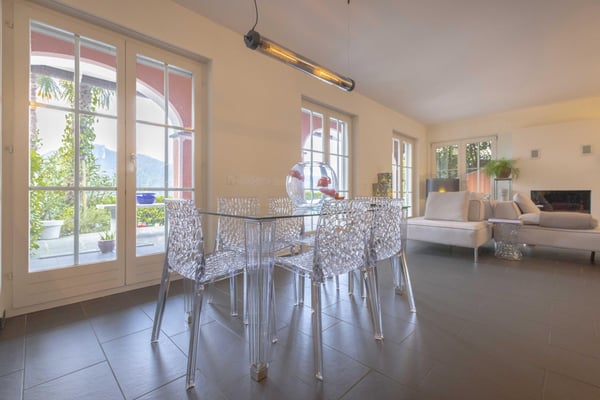 MERAVIGLIOSA VILLA 5.5 CON VISTA LAGO IN COLLINA D'ORO 1