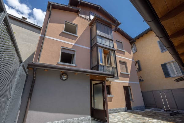 CARATTERISTICA E SPAZIOSA CASA TRIFAMILIARE A CAMPIONE 2