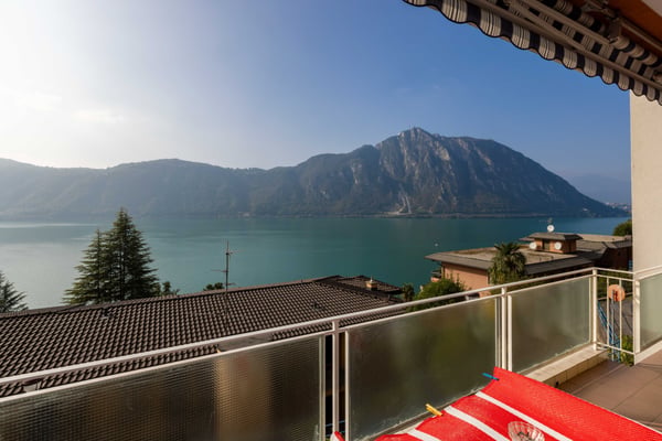 CONFORTEVOLE TRILOCALE CON TERRAZZA VISTA LAGO A CAMPIONE 3
