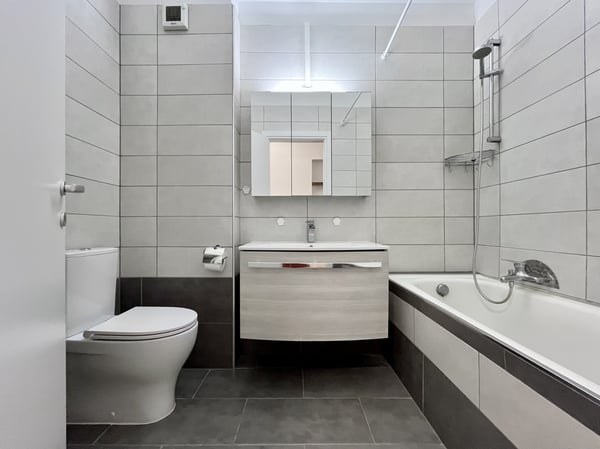 1.5 LOCALI AL 5Â PIANO IDEALE COME INVESTIMENTO A COLDRERIO 5