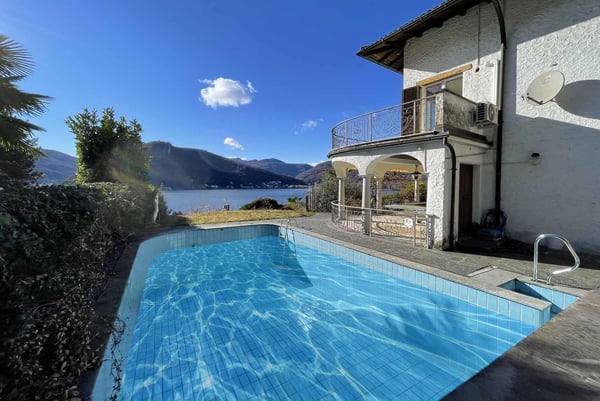 AMPIA VILLA 8.5 CON MAGNIFICA VISTA LAGO A COLLINA D'ORO 1