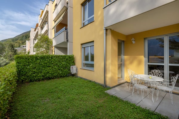 STUPENDO 2.5 LOCALI VISTA LAGO CON GIARDINO A BISSONE 8