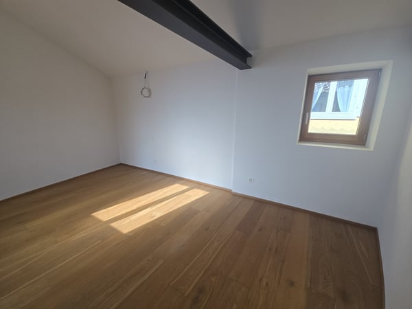 BELLA CASA RISTRUTTURATA 4.5 LOCALI VISTA LAGO A CADEMARIO 8
