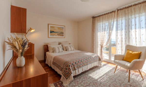 ESCLUSIVA VILLA 6.5 CON GIARDINO E VISTA APERTA A DAVESCO 6
