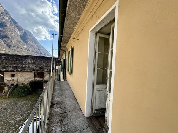 TIPICA CASA DI NUCLEO DA RISTRUTTURARE IN CENTRO A BIASCA 8