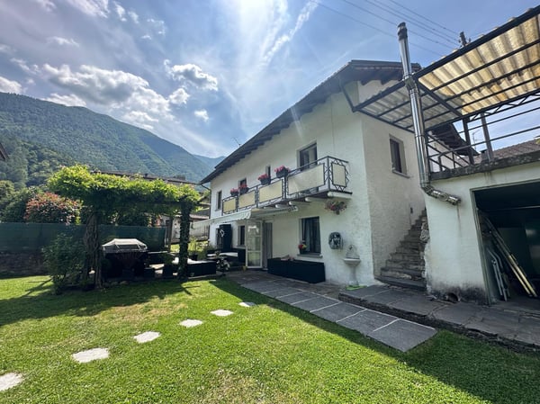 BELLA CASA 4.5 DI CHARME CON GIARDINO E PISCINA A ROVEREDO 3