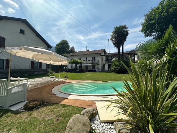 BELLA CASA 4.5 DI CHARME CON GIARDINO E PISCINA A ROVEREDO 2