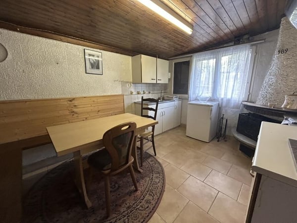 SPAZIOSA CASA DI 6 LOCALI CON AMPIO GIARDINO A CRESCIANO 8