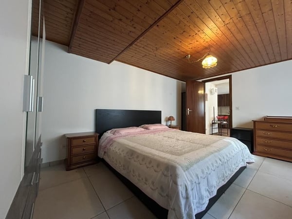 SPAZIOSA CASA DI 6 LOCALI CON AMPIO GIARDINO A CRESCIANO 9